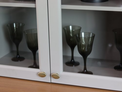 Cristaleira com porta de vidro incolor